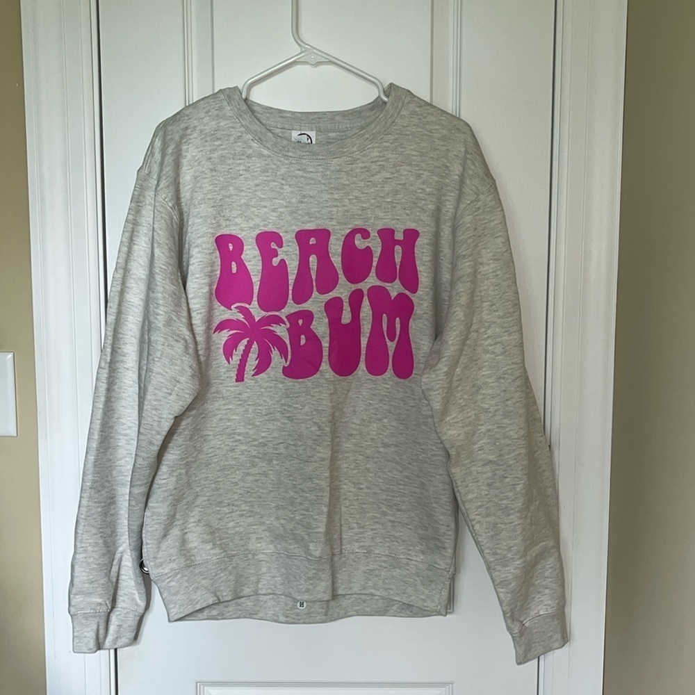 NWOT Women’s Sweatshirt Beach Bum Size Medium